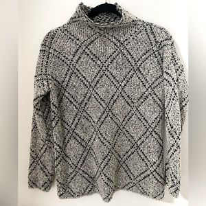 Neiman Marcus Gary w/ Black Checkered Lining Wool Long Sleeve Sweater